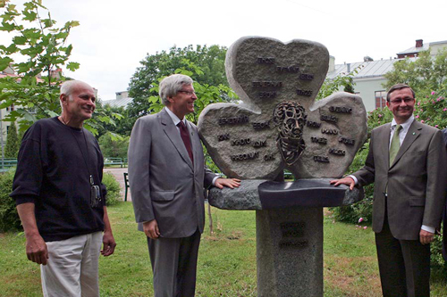 T.Moore monument oppening